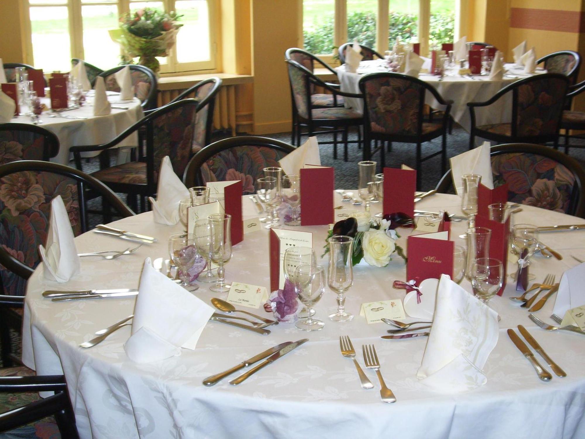 Hotel Restaurant Du Parc De La Colombiere Дижон Екстериор снимка