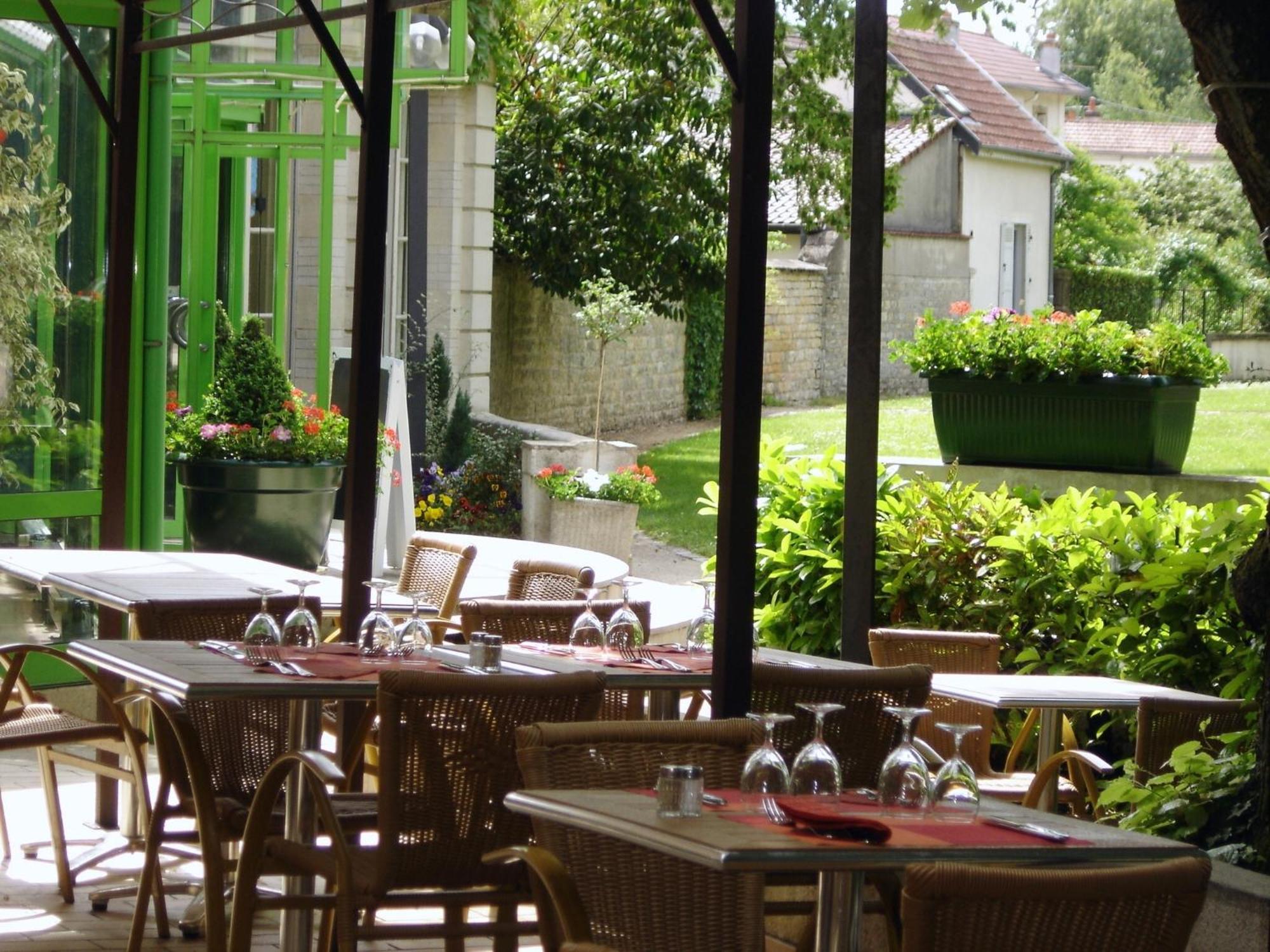 Hotel Restaurant Du Parc De La Colombiere Дижон Екстериор снимка