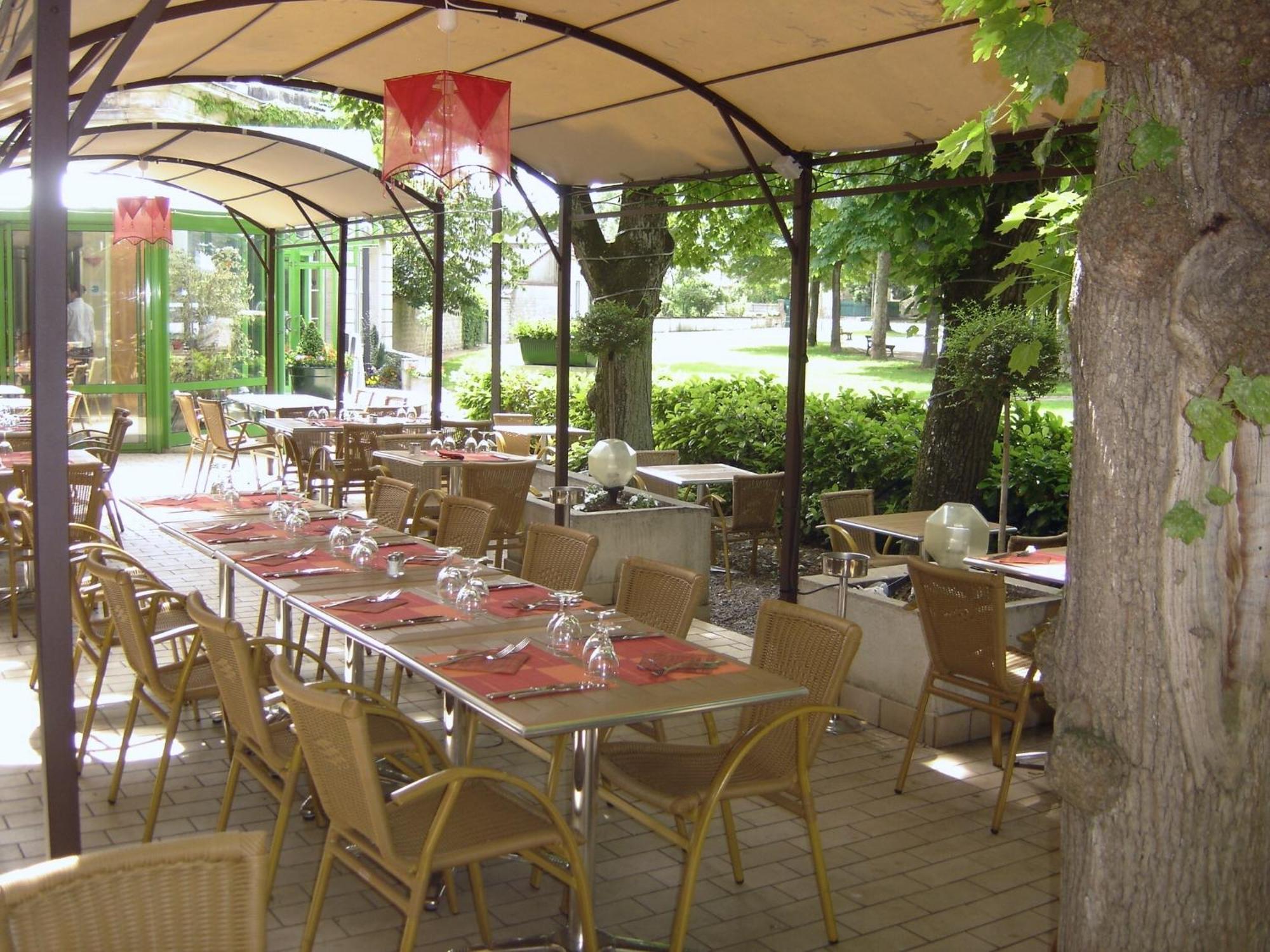 Hotel Restaurant Du Parc De La Colombiere Дижон Екстериор снимка