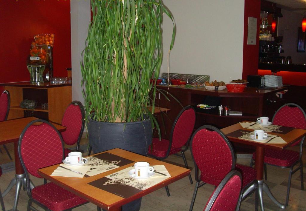 Hotel Restaurant Du Parc De La Colombiere Дижон Екстериор снимка
