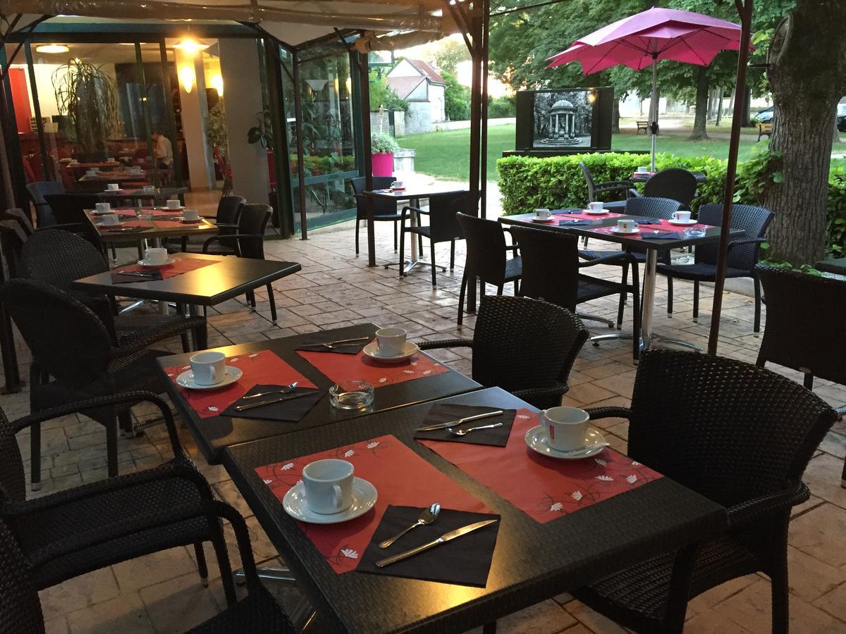 Hotel Restaurant Du Parc De La Colombiere Дижон Екстериор снимка