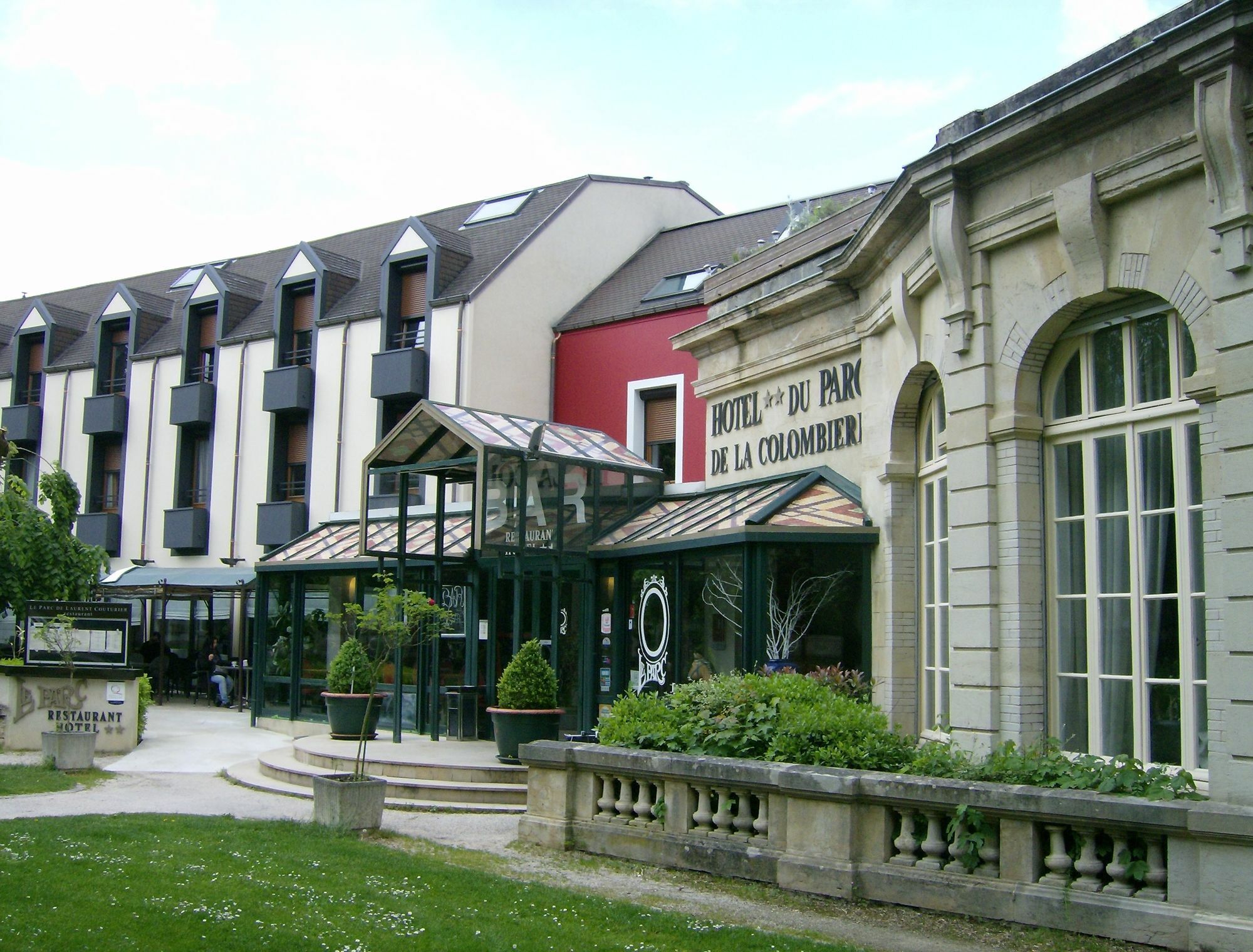 Hotel Restaurant Du Parc De La Colombiere Дижон Екстериор снимка